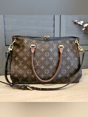 Authentic LOUIS VUITTON Pallas MM Handbag with Shoulder Strap